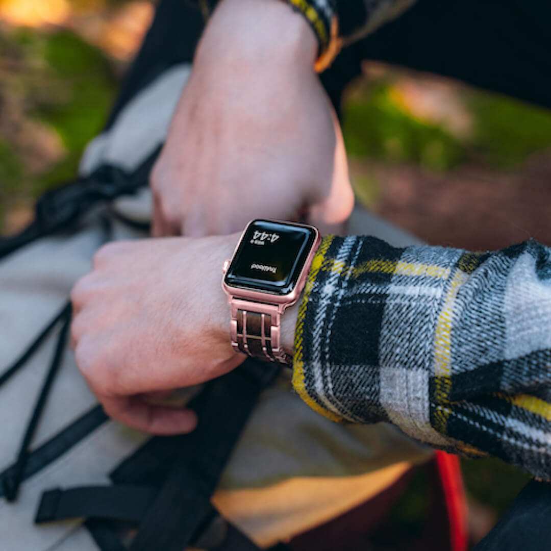 La clásica correa de Apple Watch para mujer: oro rosa: donde la naturaleza se encuentra con la tecnología