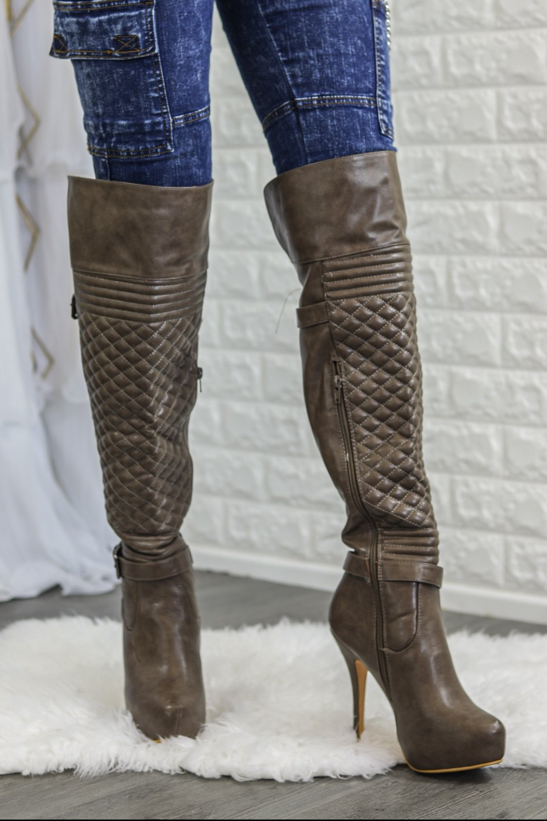 Botas peligrosamente enamoradas