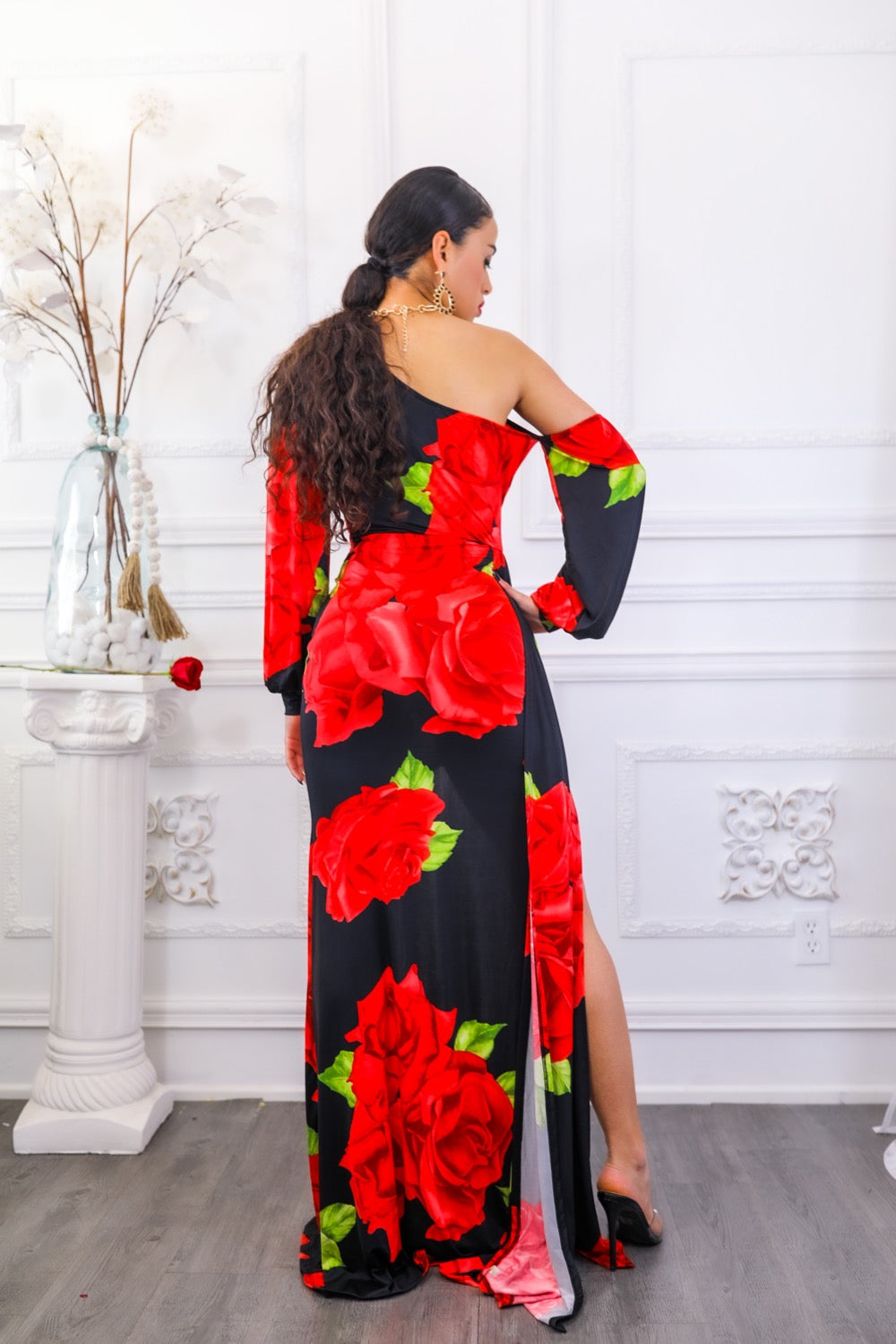 Las rosas son un vestido floral drapeado asimétrico rojo