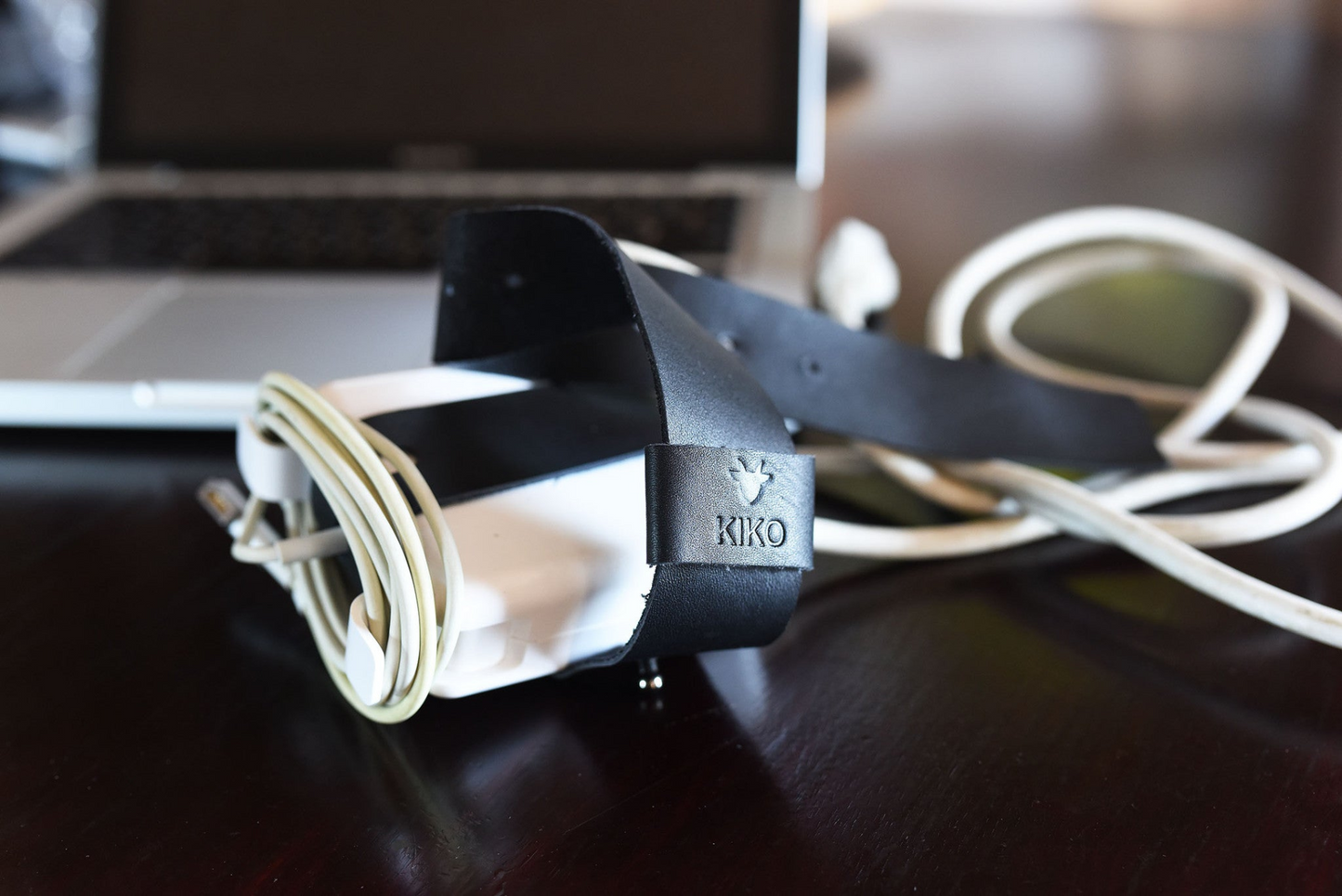 Cuero genuino The Macbook Cord Lord: el organizador definitivo para la bolsa de su computadora portátil