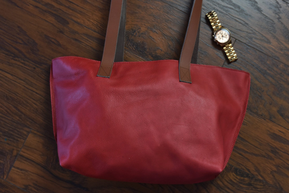 Tote Perfect de cuero genuino rojo: donde el estilo se une a la simplicidad