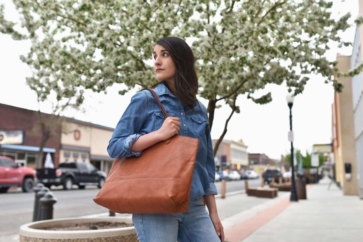 Tote clásico de cuero genuino por excelencia: una sinfonía de elegancia y funcionalidad 