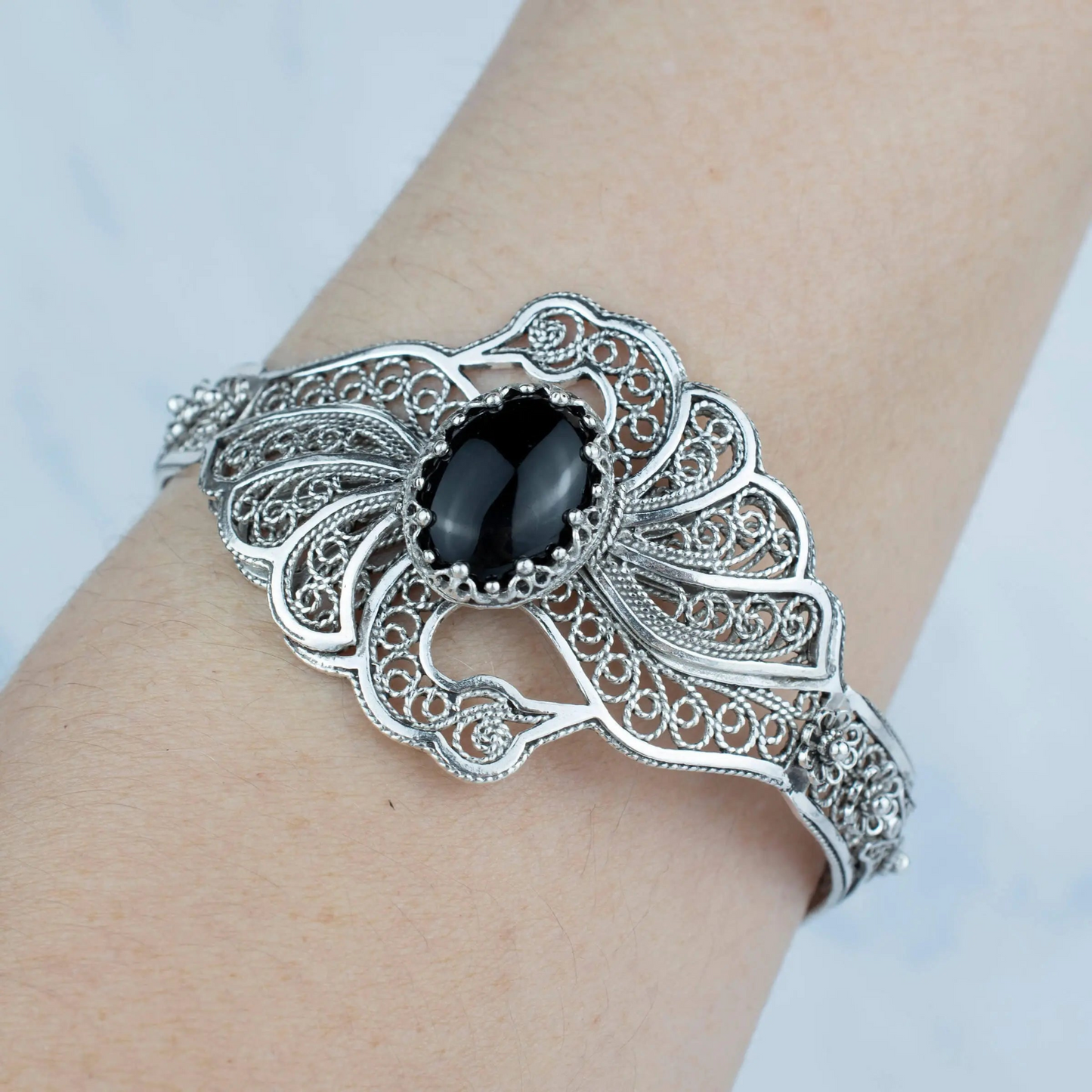 FiligranIst - Filigree Art Black Onyx Gemstone Double Swan Figured Women Silver Cuff Bracelet