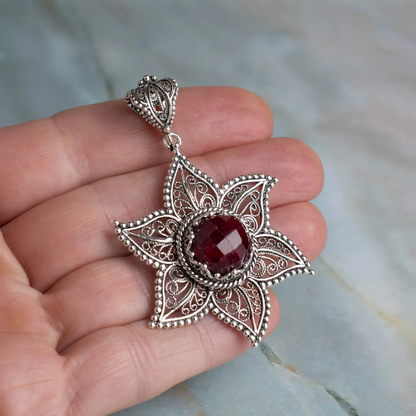 FiligranIst - Handcrafted Filigree Art Ruby Corundum Star Design Silver Pendant Necklace