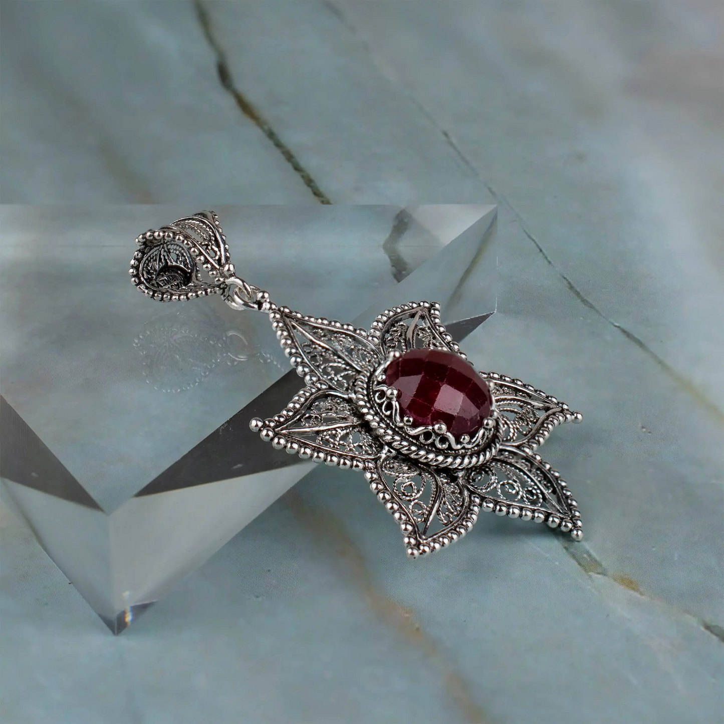 FiligranIst - Handcrafted Filigree Art Ruby Corundum Star Design Silver Pendant Necklace