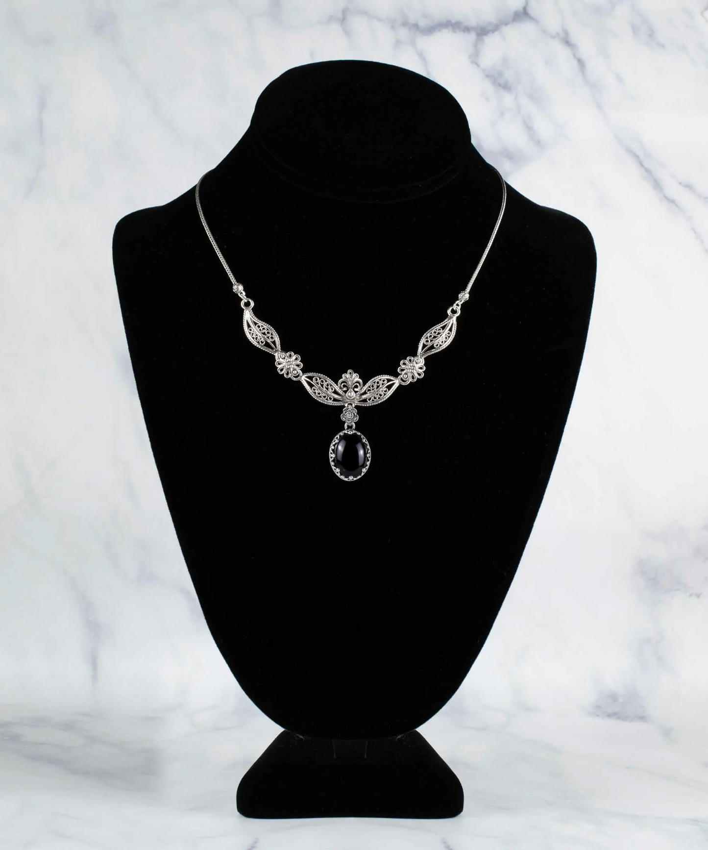 FiligranIst - Filigree Art Black Onyx Gemstone Silver Princess Necklace: An Emblem of Sophistication