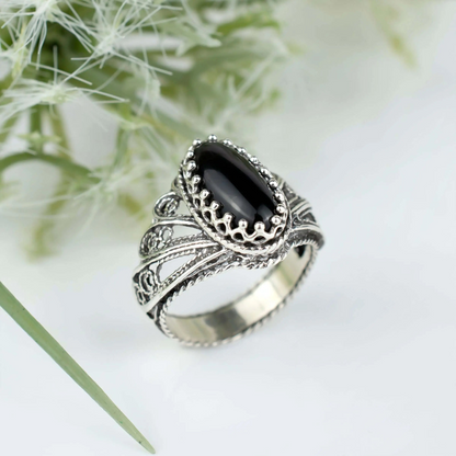 FiligranIst - Black Onyx Gemstone Angel Wings Silver Cocktail Ring