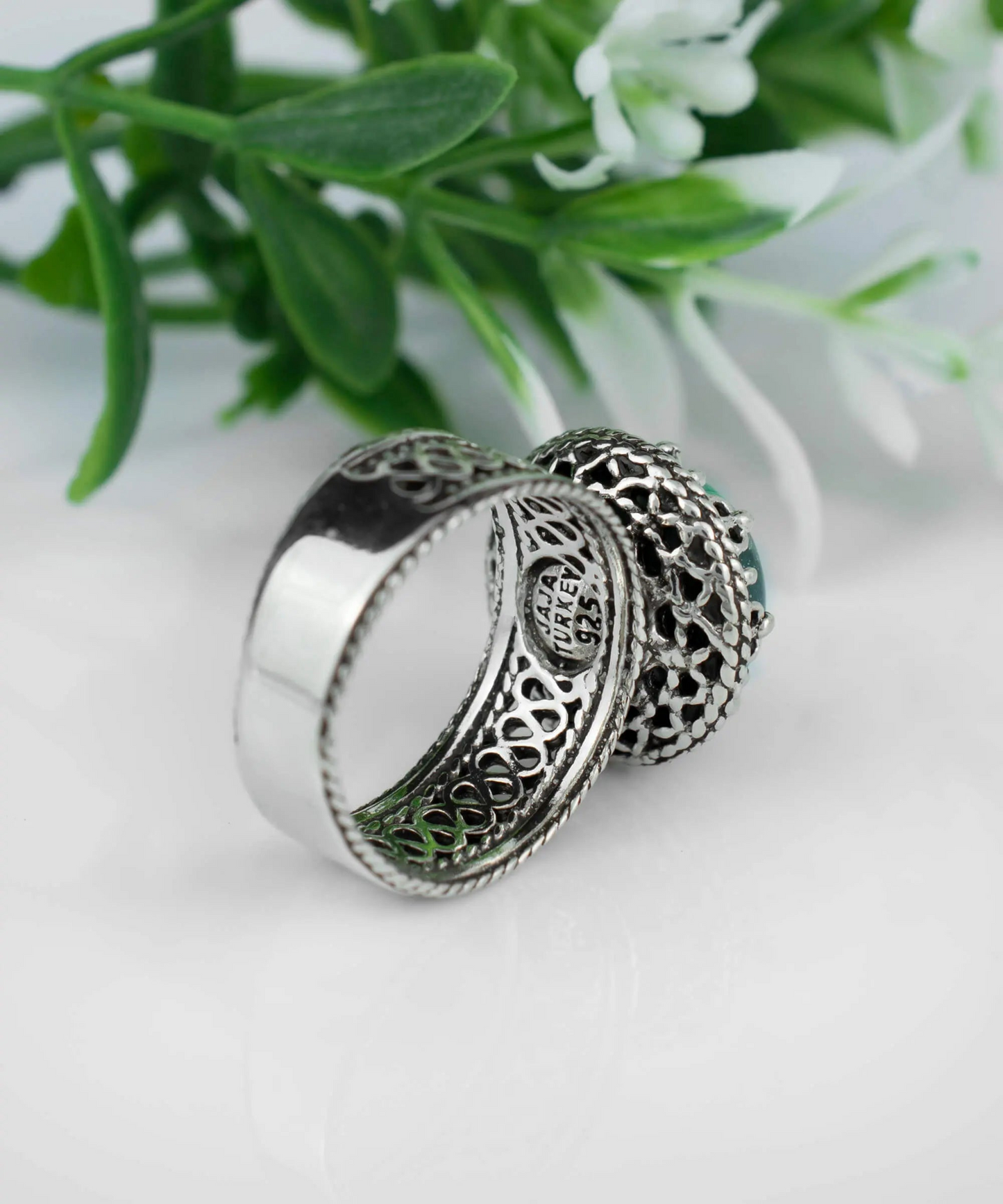 FiligranIst - Sterling Silver Malachite Filigree Cocktail Ring