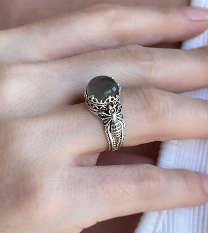 FiligranIst - Gray Moonstone Gemstone Bee Detailed Silver Cocktail Ring