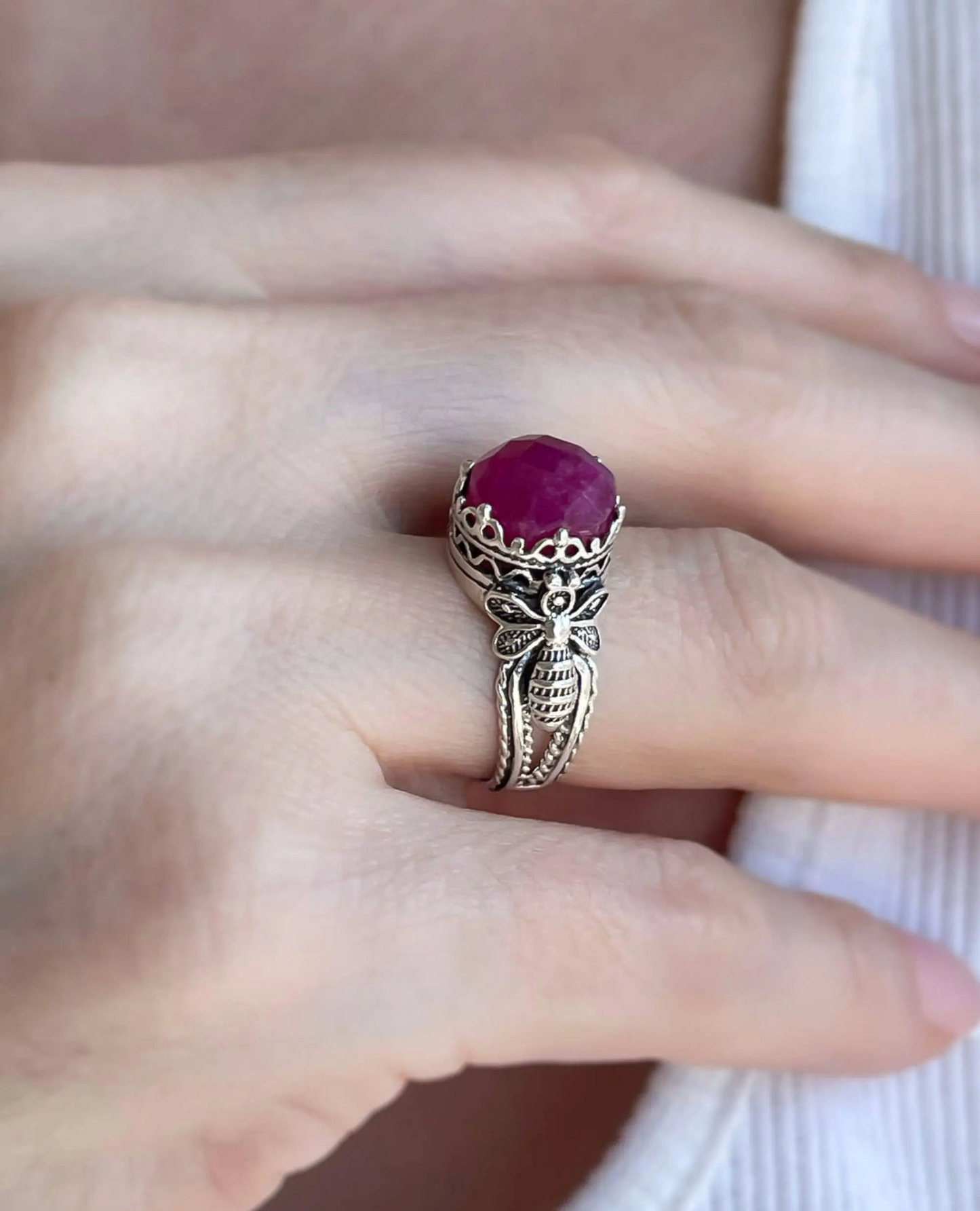 FiligranIst -  Ruby Corundum Gemstone Bee Filigree Silver Cocktail Ring