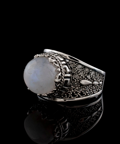 FiligranIst - Silver Filigree Moonstone Meander Cocktail Ring