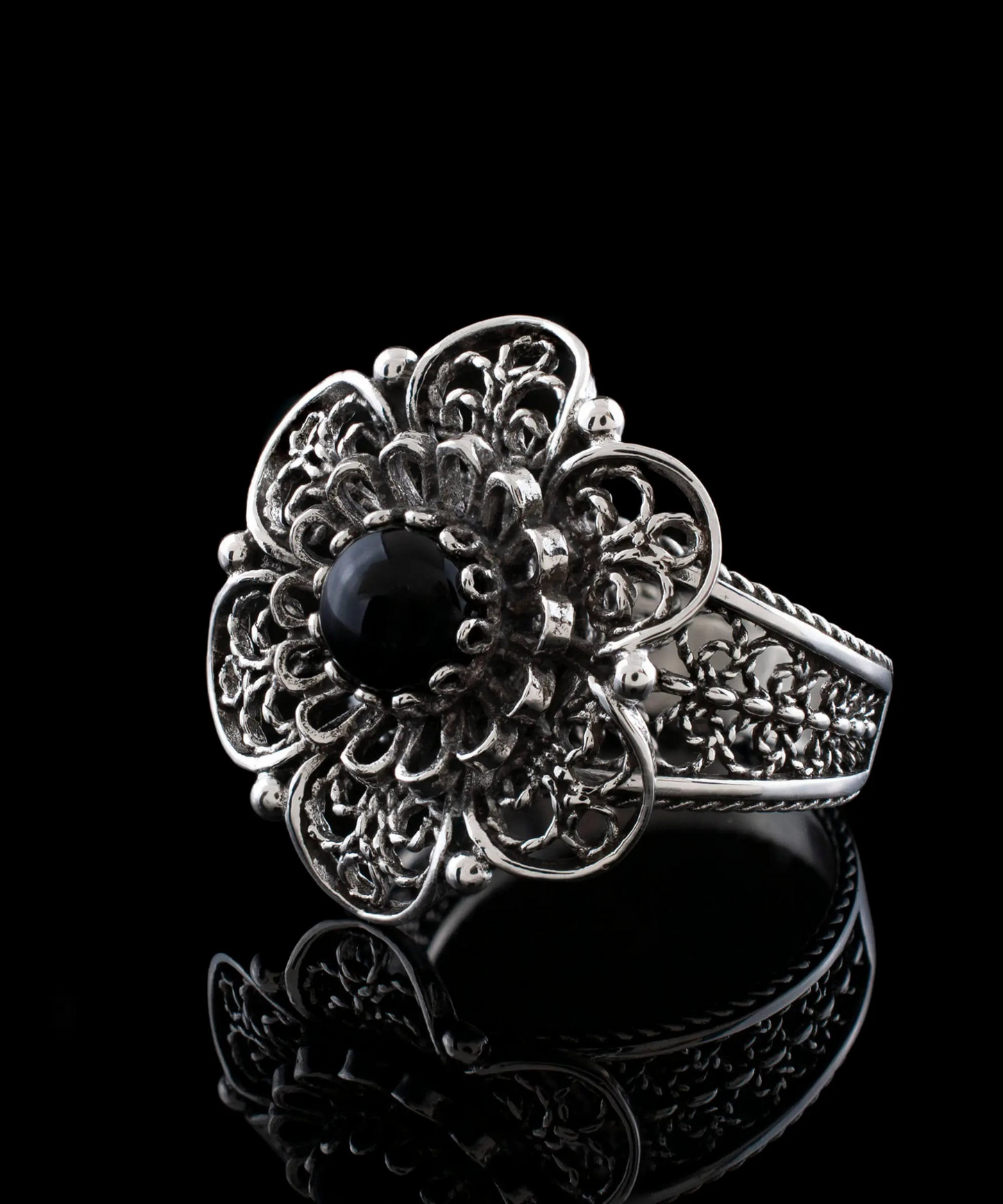 FiligranIst - Black Onyx Gemstone Lace Daisy Filigree Silver Statement Ring