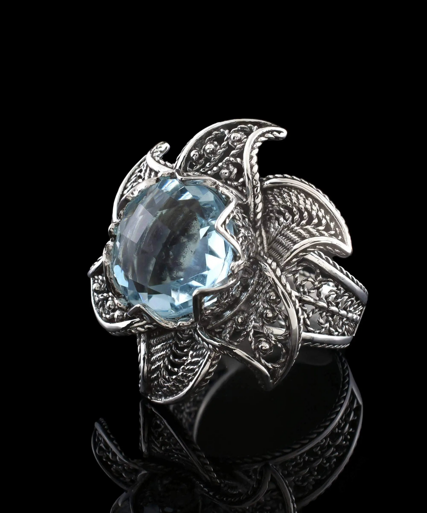 FiligranIst - Lotus Flower Blue Topaz Women's Silver Ring