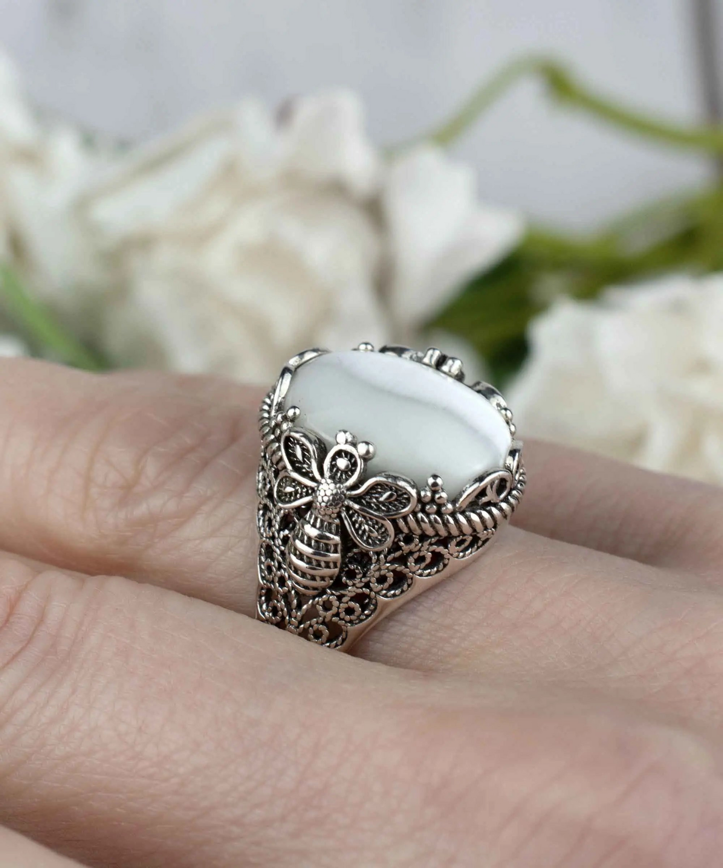 FiligranIst - Sterling Silver Queen Bee and Mother of Pearl Statement Ring