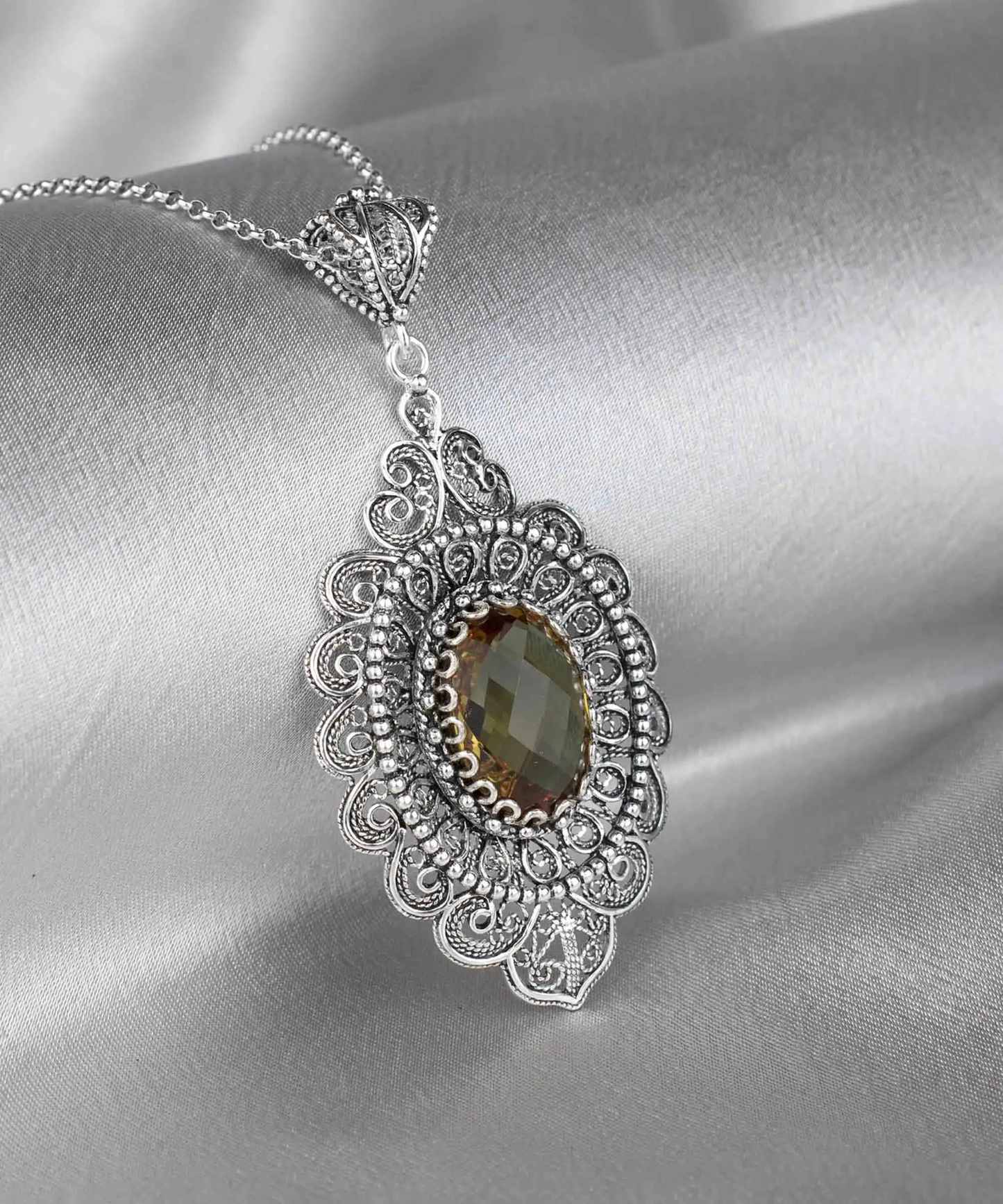 FiligranIst - Filigree Art Alexandrite Gemstone Floral Figured Women Silver Oval Pendant Necklace