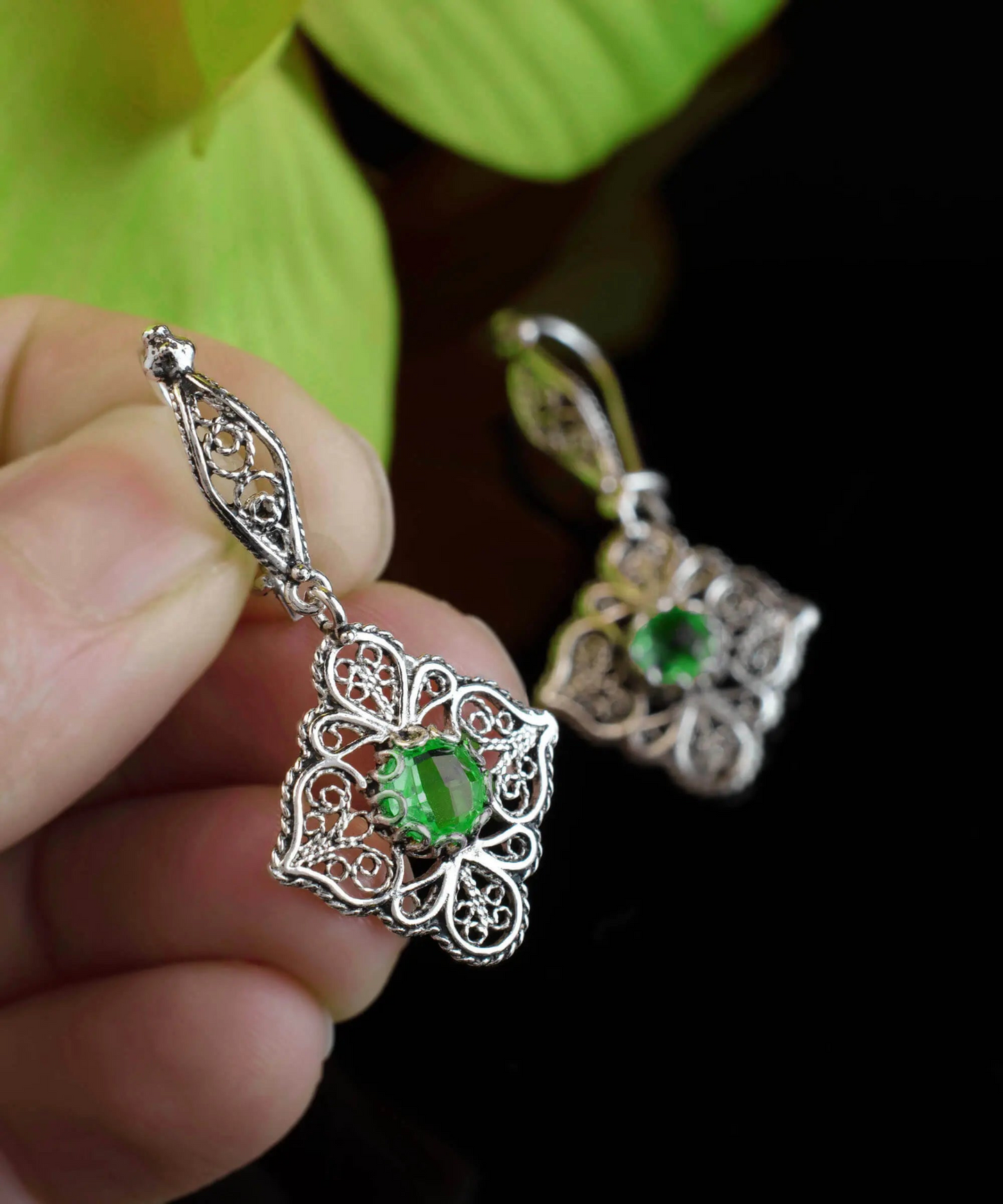 FiligranIst - Sterling Silver Filigree Art Emerald Gemstone Woman Dangle Drop Earrings