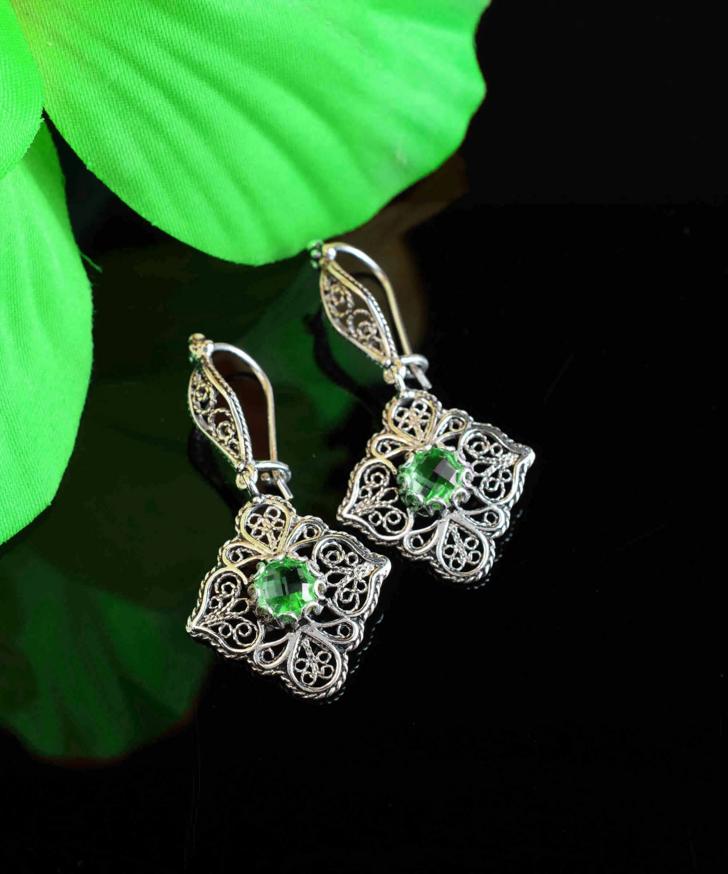 FiligranIst - Sterling Silver Filigree Art Emerald Gemstone Woman Dangle Drop Earrings