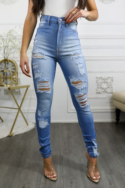 Jeans ajustados con rotos y talle muy alto