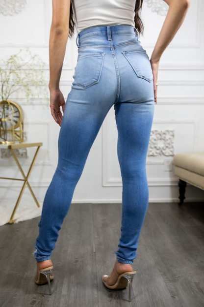 Jeans ajustados con rotos y talle muy alto