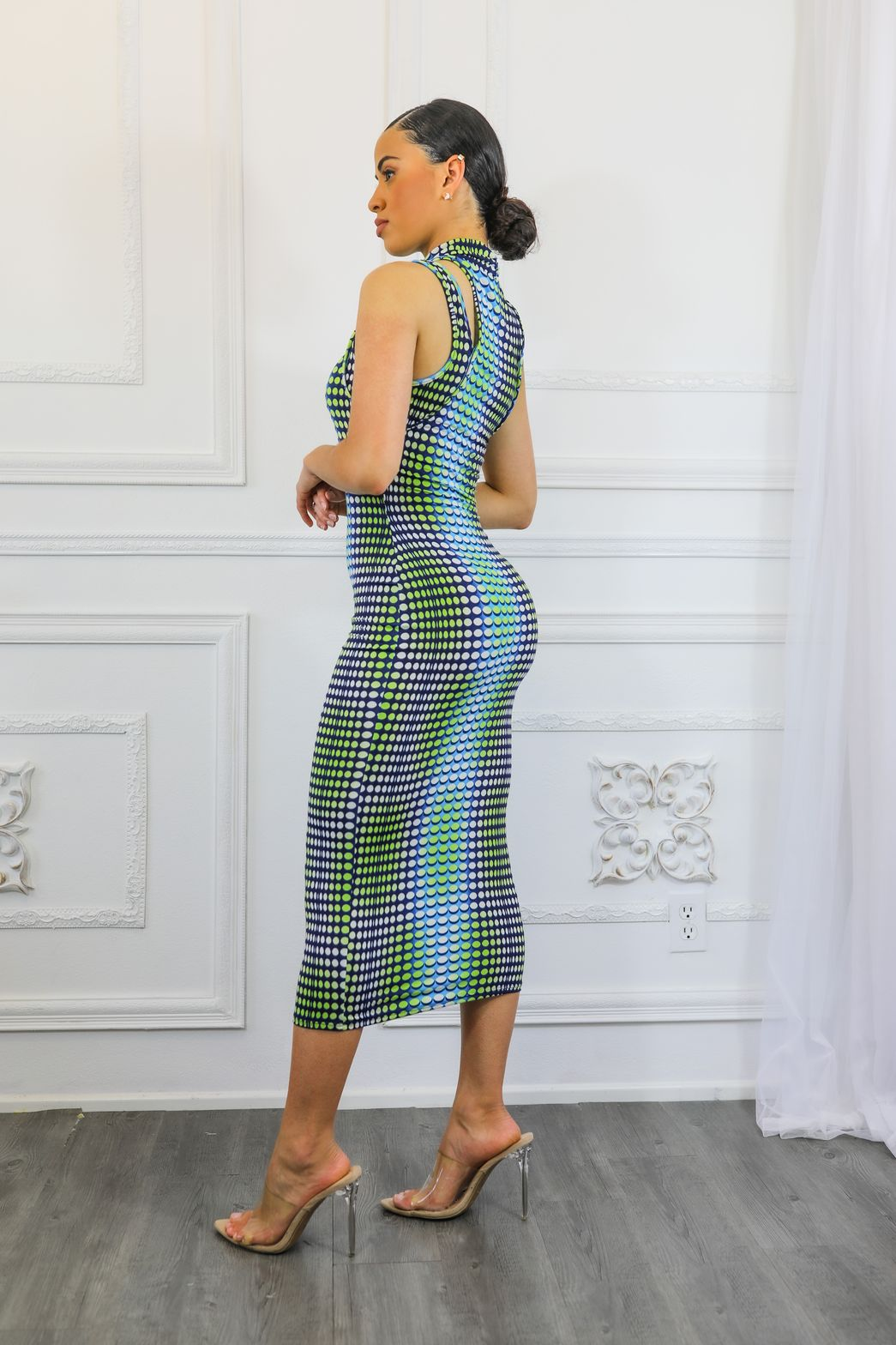 Vestido midi con estampado de escala multidimensional