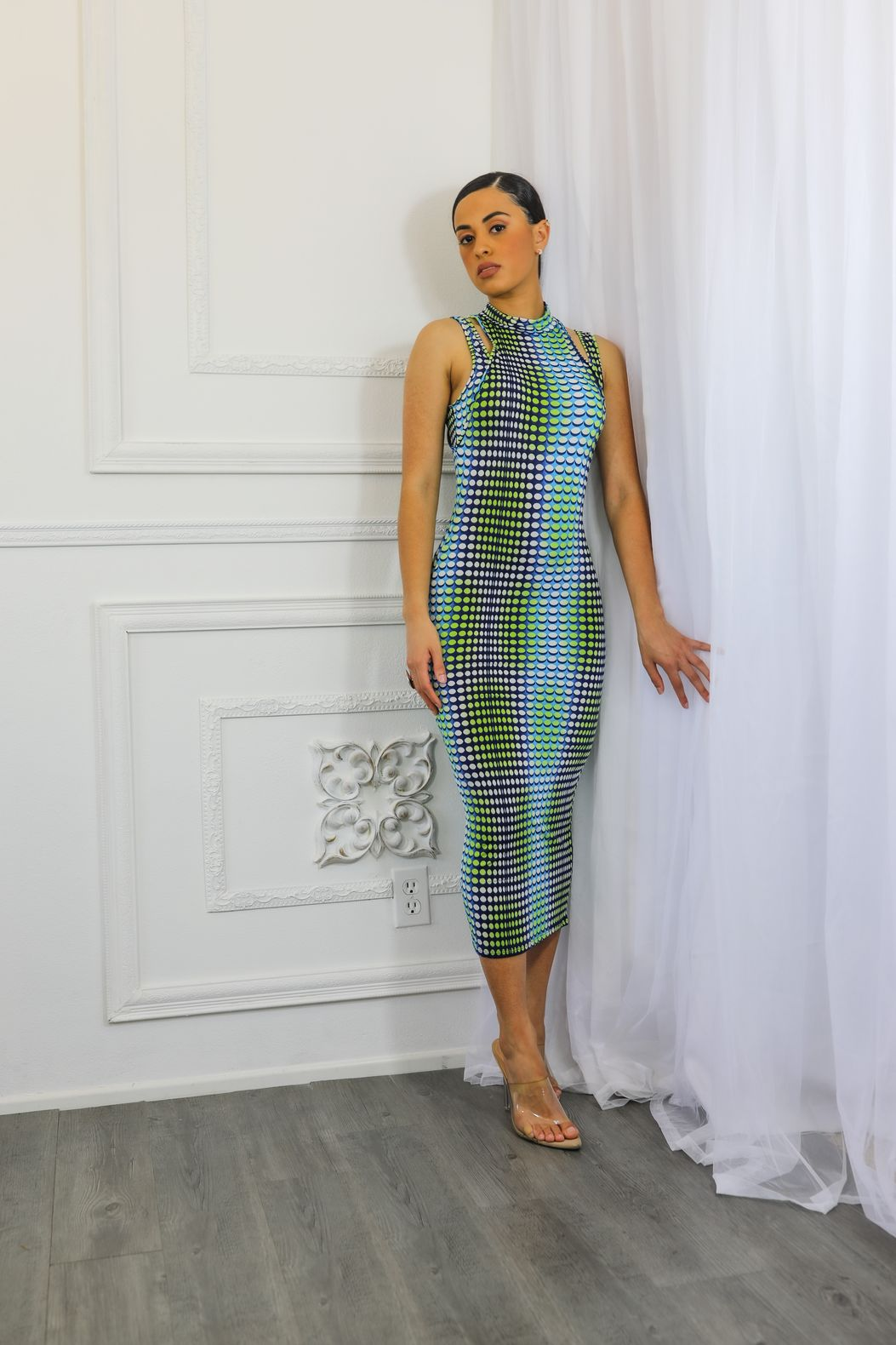 Vestido midi con estampado de escala multidimensional