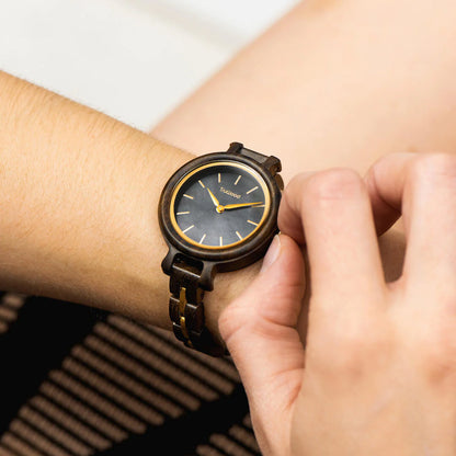 El reloj Black Pearl para mujer: donde el lujo se une a la practicidad