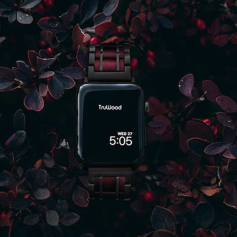 La clásica correa para Apple Watch - Negro / Corazón morado: una fusión de estilo y tecnología