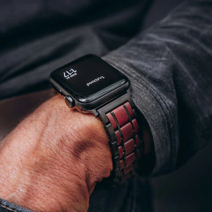 La clásica correa para Apple Watch - Negro / Corazón morado: una fusión de estilo y tecnología