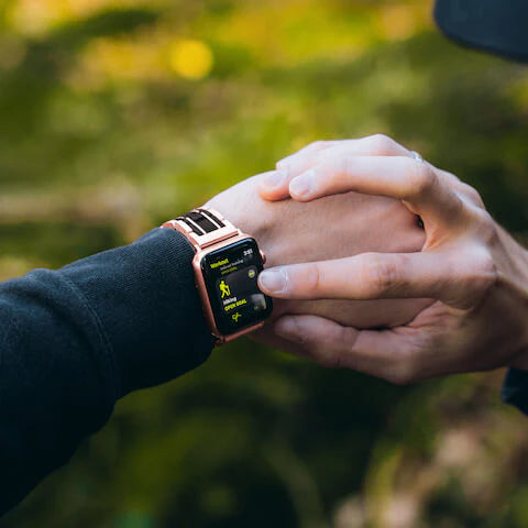 La clásica correa de Apple Watch para mujer: oro rosa: donde la naturaleza se encuentra con la tecnología