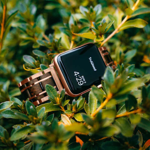 La clásica correa de Apple Watch para mujer: oro rosa: donde la naturaleza se encuentra con la tecnología