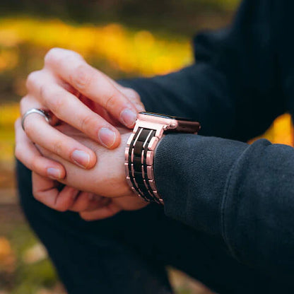 La clásica correa de Apple Watch para mujer: oro rosa: donde la naturaleza se encuentra con la tecnología