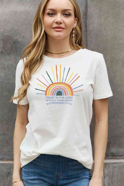 Camiseta de algodón con estampado de arco iris de tamaño completo de Simply Love