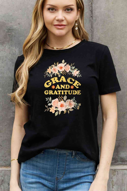 Camiseta de algodón con gráfico GRACE AND GRATITUDE de tamaño completo de Simply Love