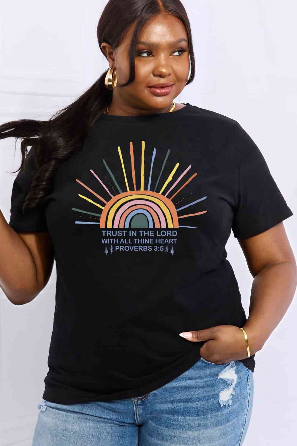 Camiseta de algodón con estampado de arco iris de tamaño completo de Simply Love