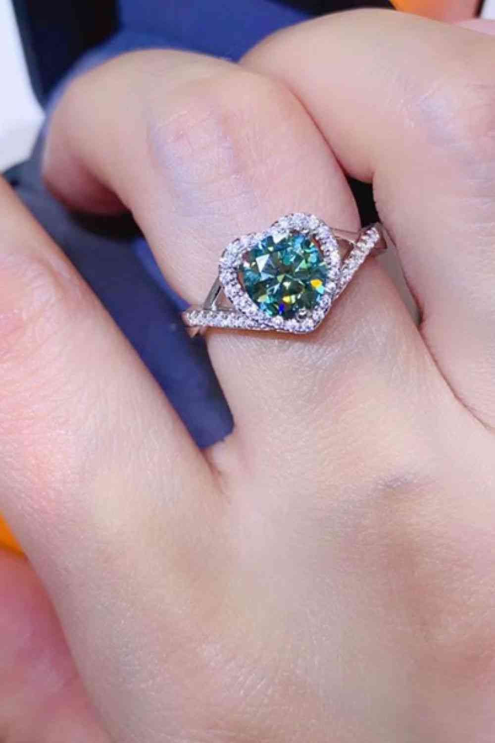 Adorado anillo de corazón de plata de ley 925 con moissanita de 1 quilate