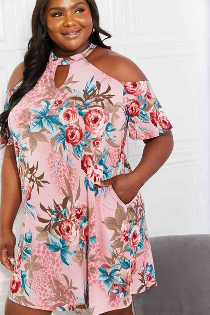 Sew In Love Vestido de hombros descubiertos con flores recién cortadas de tamaño completo