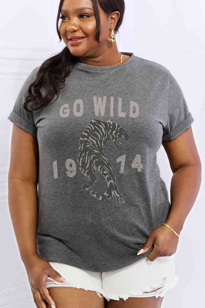 Camiseta de algodón con estampado GO WILD 1974 de tamaño completo de Simply Love