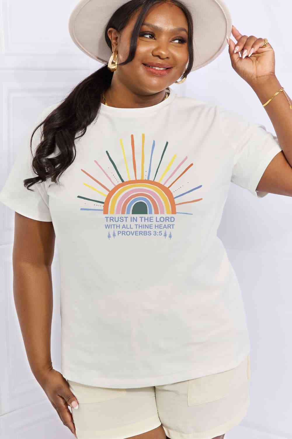 Camiseta de algodón con estampado de arco iris de tamaño completo de Simply Love