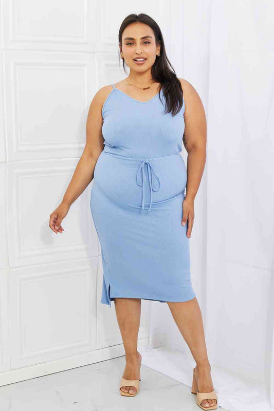 Vestido midi con lazo en la parte delantera de canalé de tamaño completo Flatter Me de Capella en azul pastel