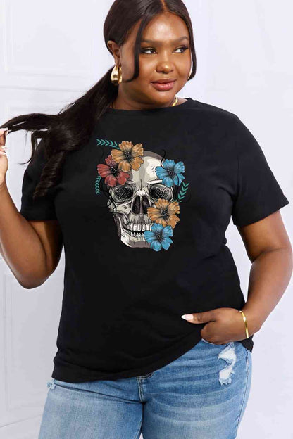 Camiseta de algodón con estampado de calavera y flores de tamaño completo de Simply Love